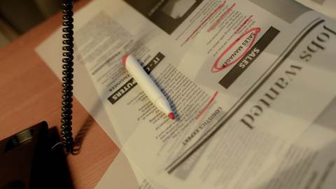 Cine poate primi indemnizație de șomaj: condiții și situații speciale