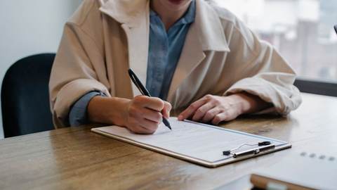 Cum scrii un CV care atrage atenția: structură, greșeli și adaptare